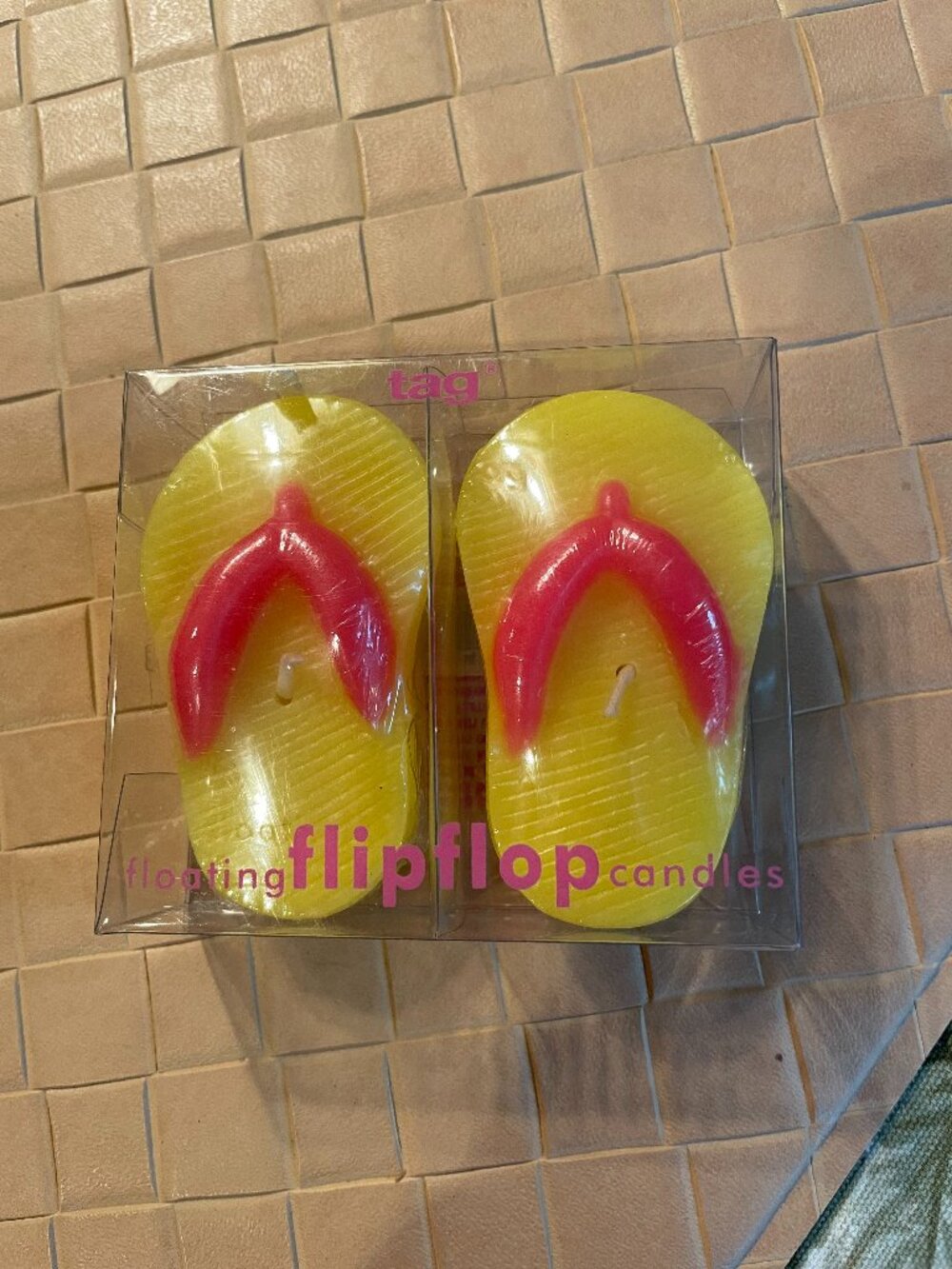 Tag Set of 2 Floating Flip Flop Candle New Yellow & Red